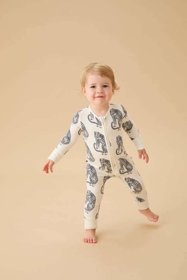 MORI x D&D Clever Zip Sleepsuit Sansindo White/Black