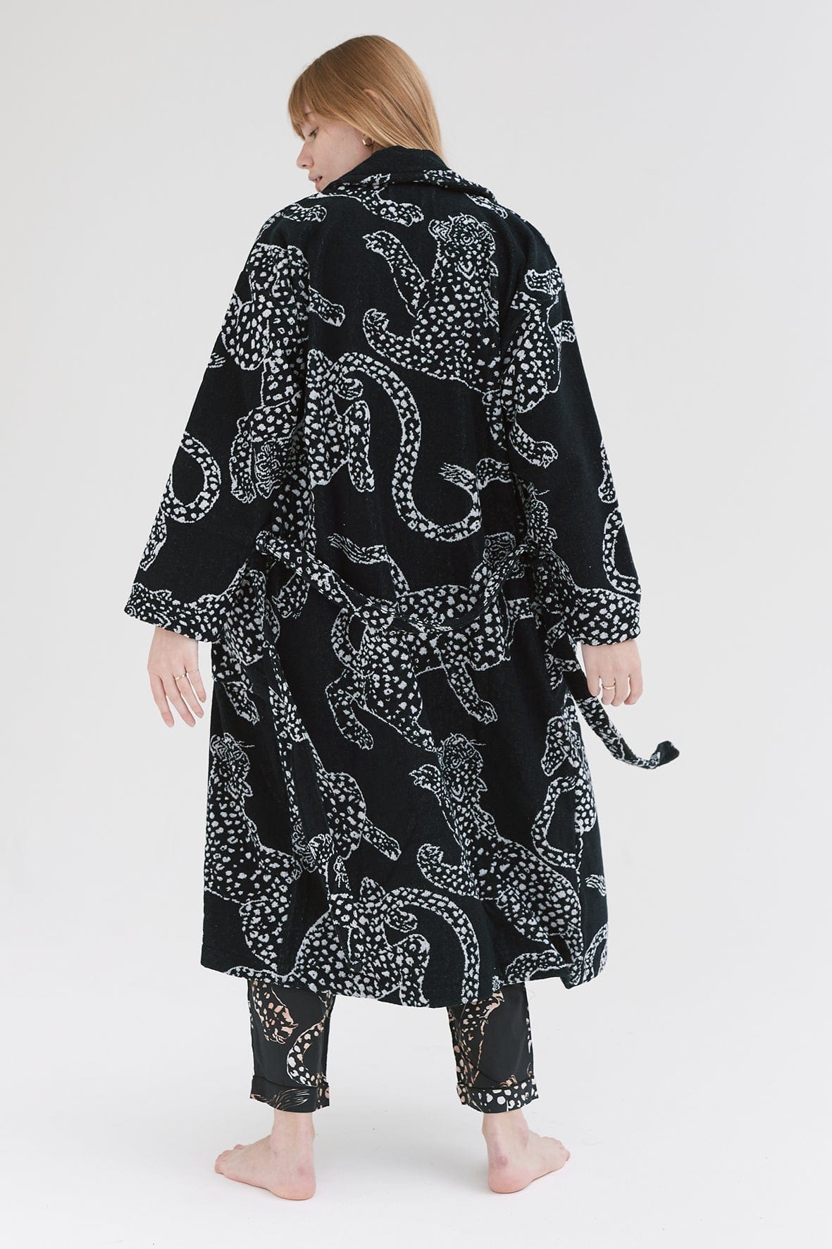 Unisex Towel Robe Jag Print Black – Desmond & Dempsey