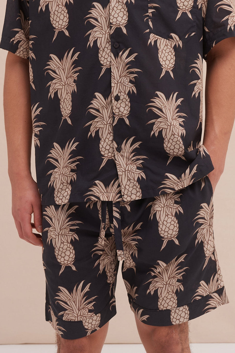 Men’s Pyjama Shorts Howie Pineapple Print Black/Gold