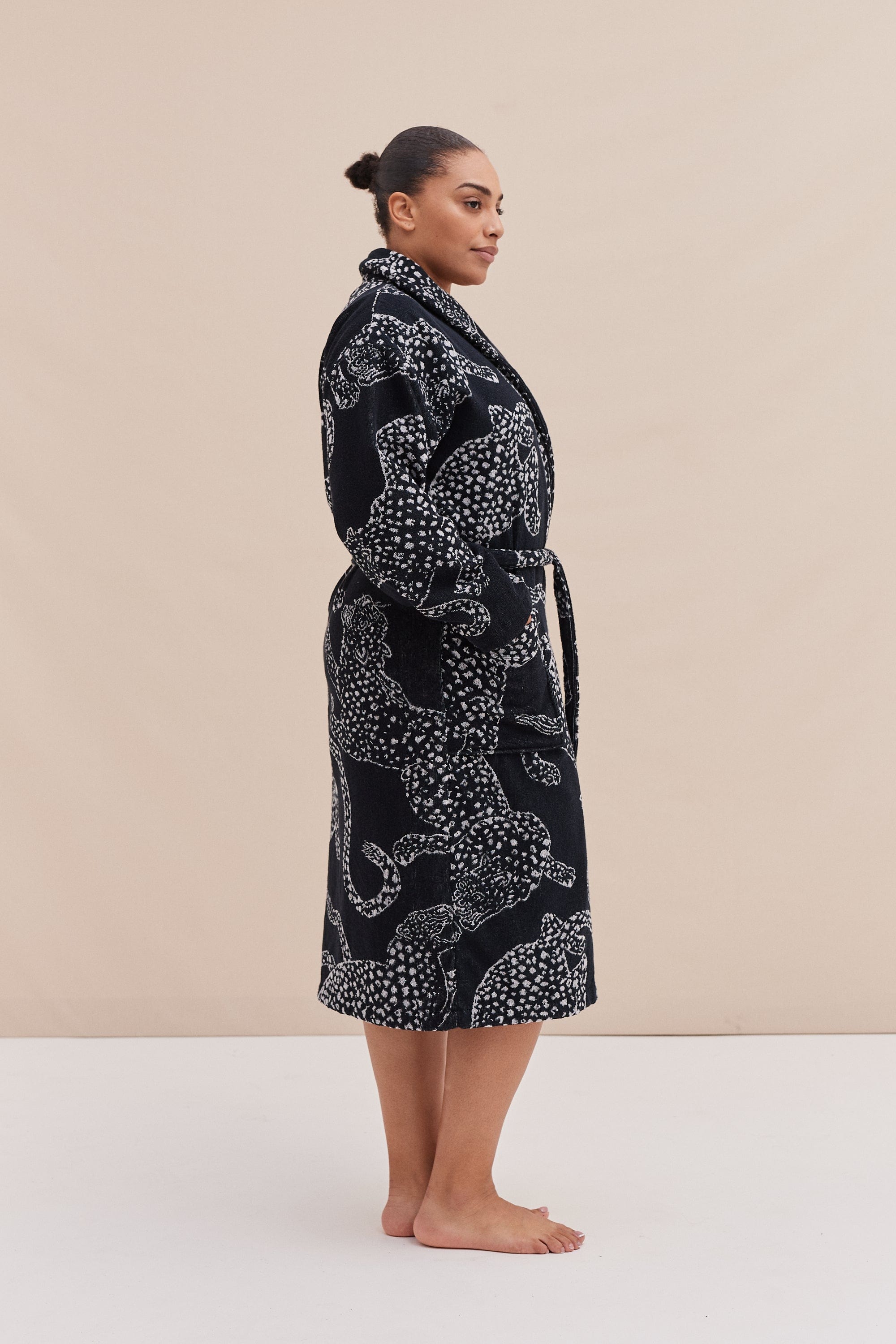 Unisex Towel Robe Jag Print Black – Desmond & Dempsey