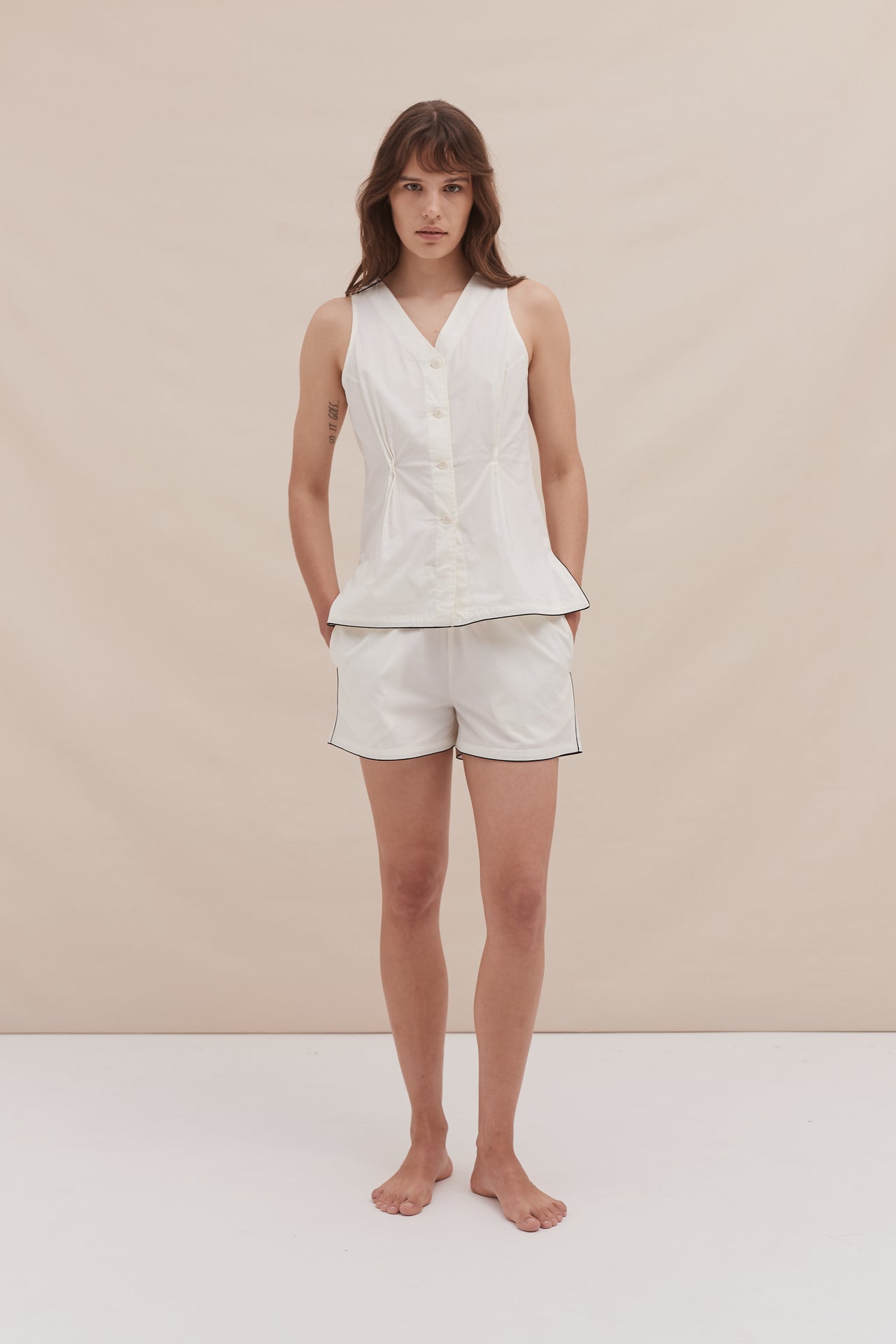 402 Shorts Cream