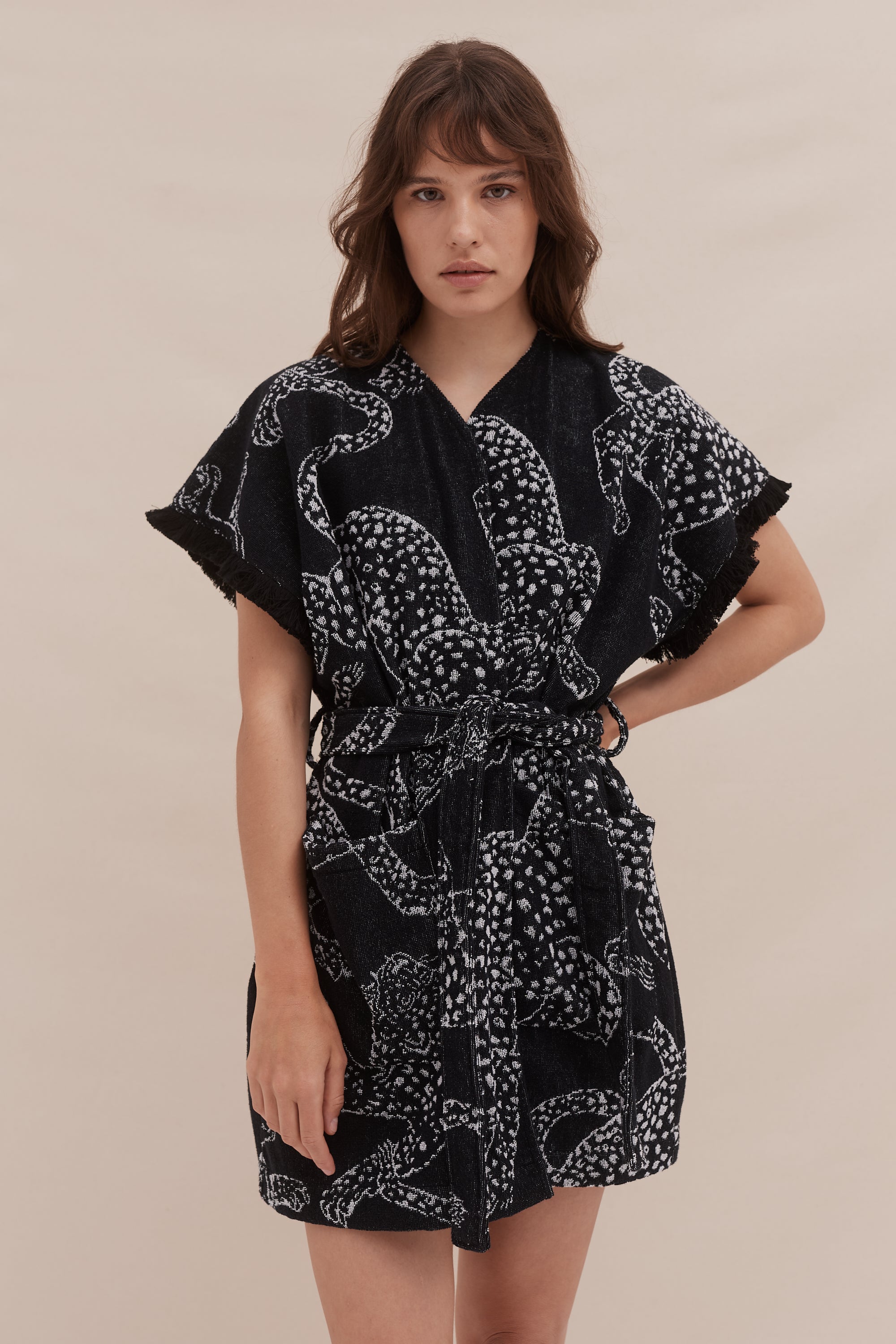 Short Towel Robe The Jag Print Black – Desmond & Dempsey
