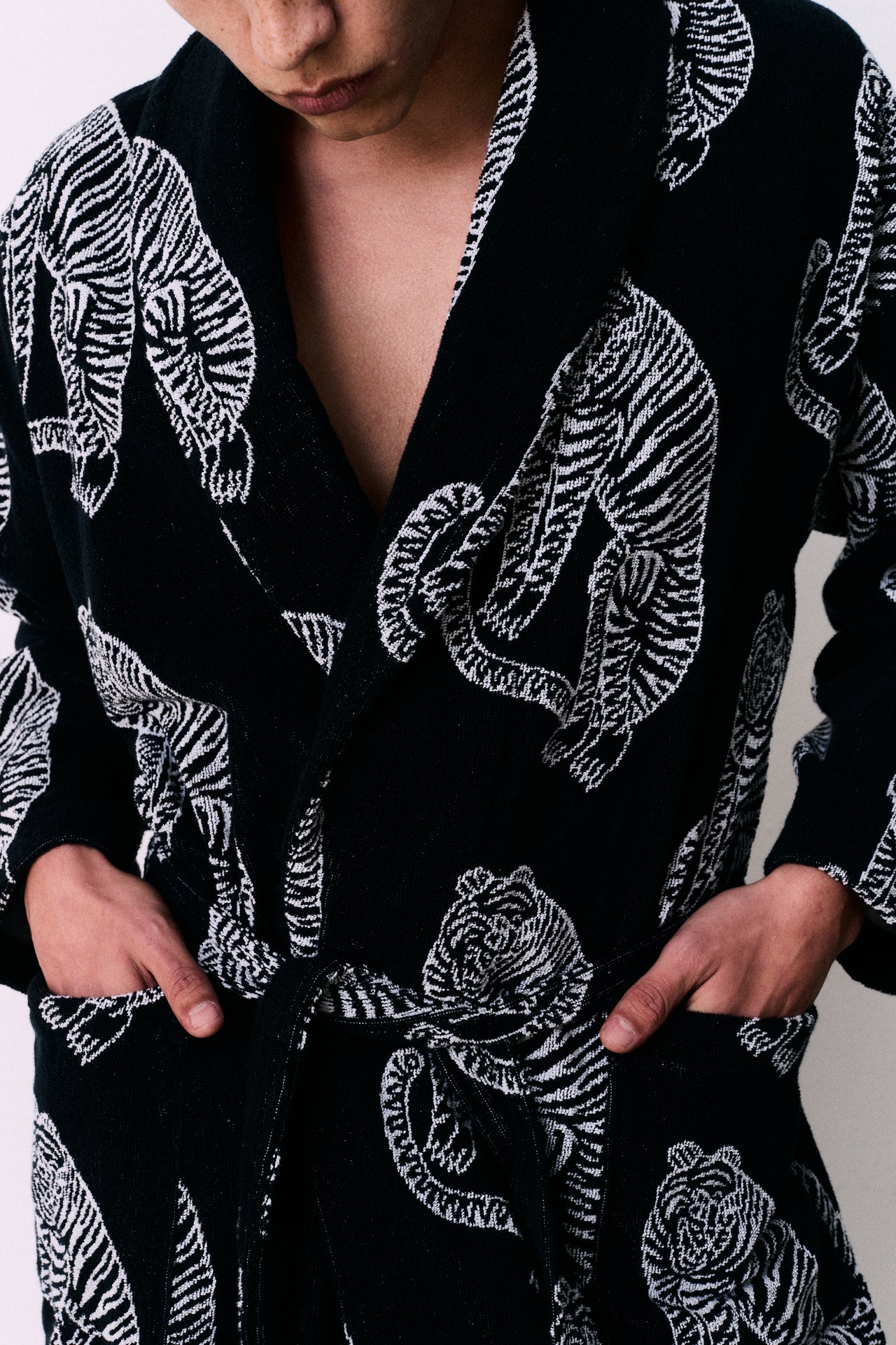 Unisex Towel Robe Sansindo Print Black Cream