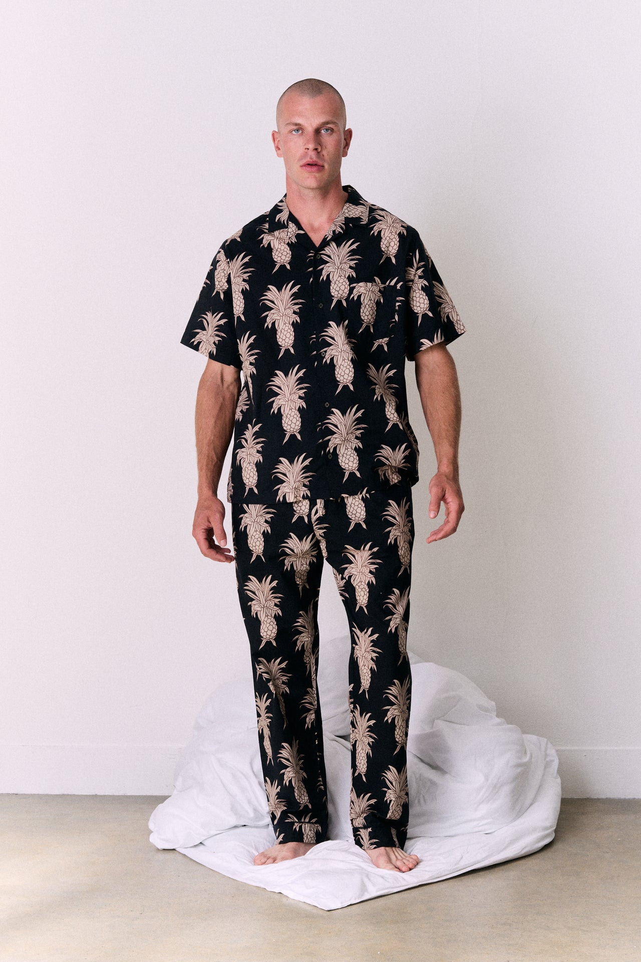 Men’s Cuban Long Pyjama Set Howie Pineapple Print Black/Gold