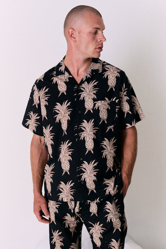 Men’s Cuban Pyjama Shirt Howie Pineapple Print Black/Gold
