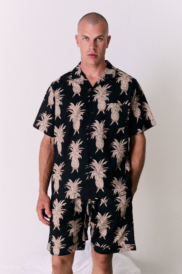 Men’s Cuban Pyjama Shirt Howie Pineapple Print Black/Gold