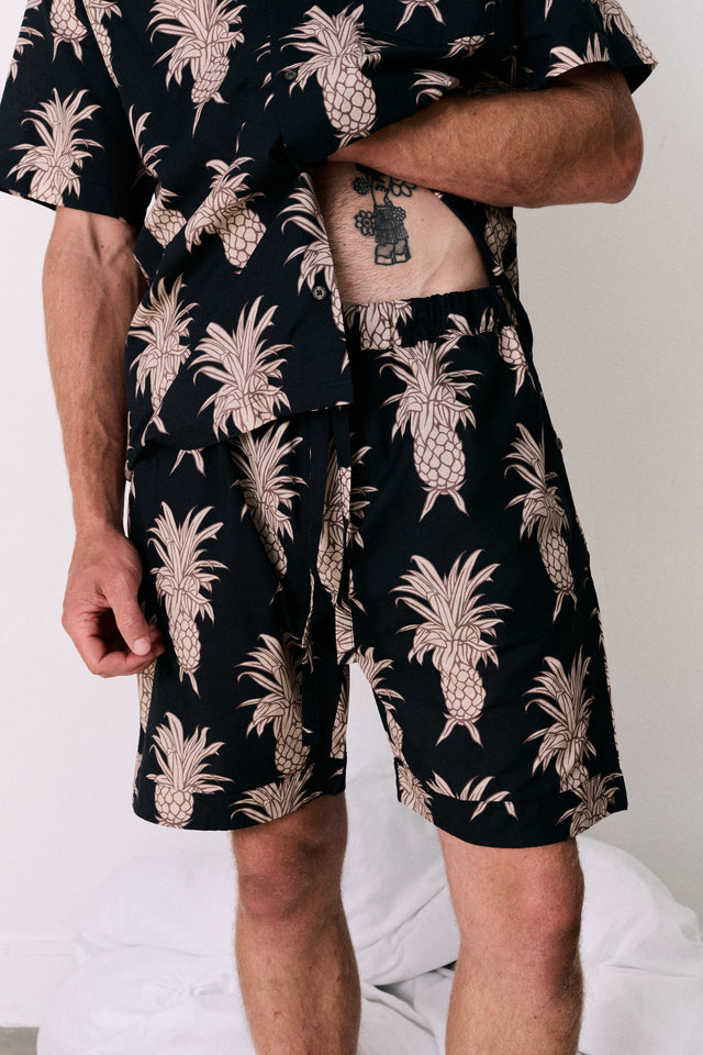 Men’s Pyjama Shorts Howie Pineapple Print Black/Gold