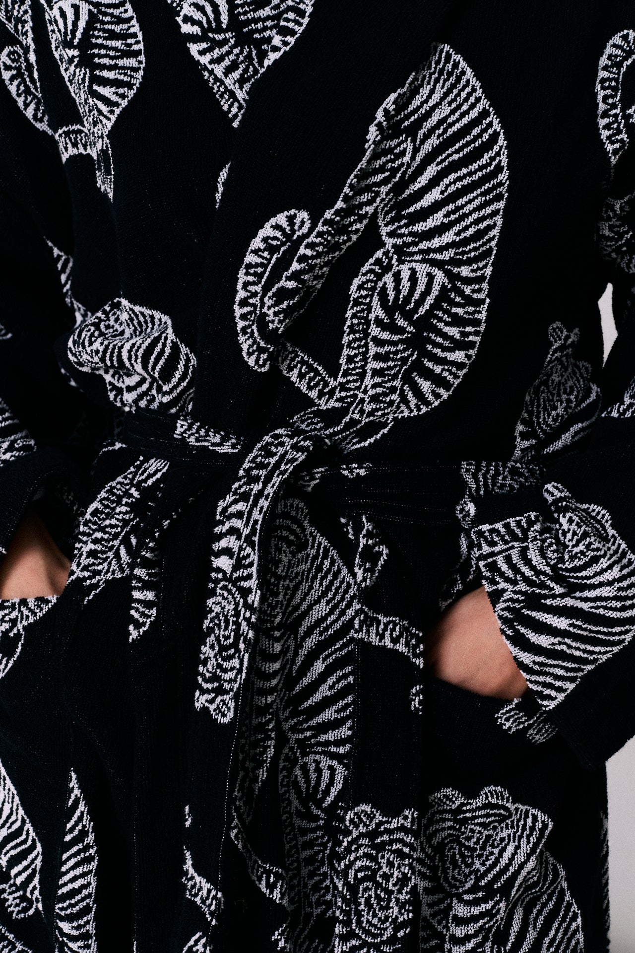 Unisex Towel Robe Sansindo Print Black Cream