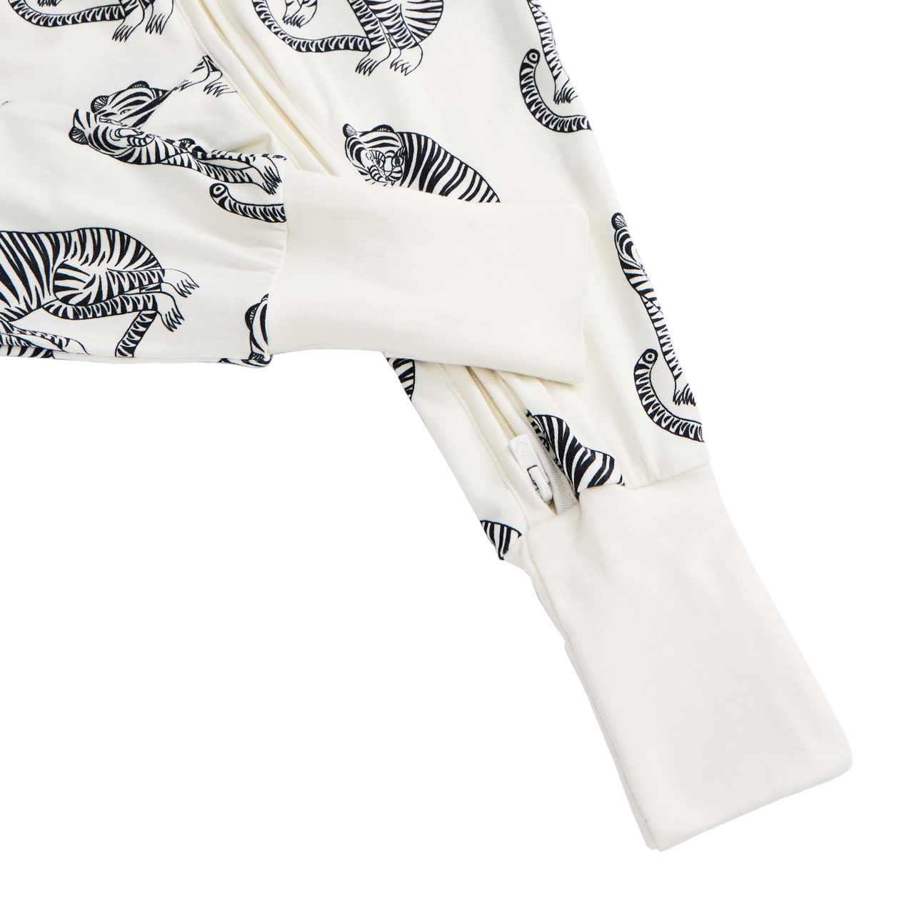 MORI x D&D Clever Zip Sleepsuit Sansindo White/Black