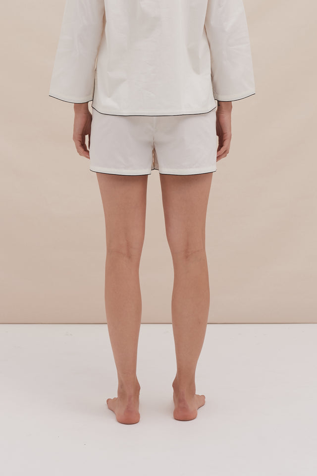 402 Shorts Cream