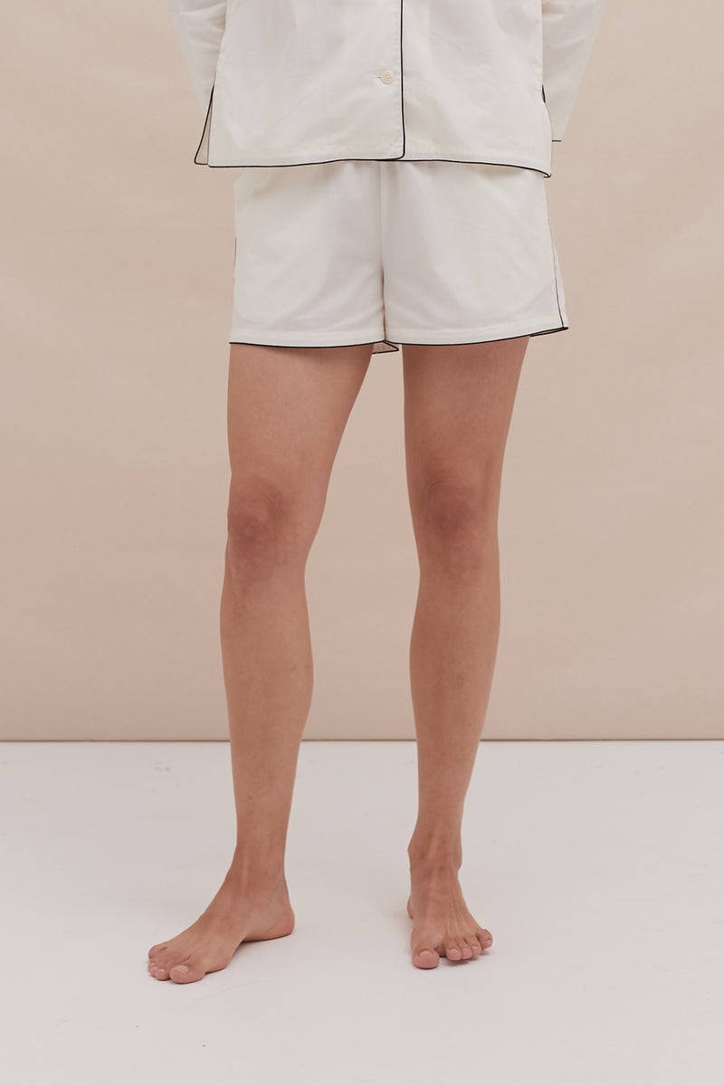 402 Shorts Cream