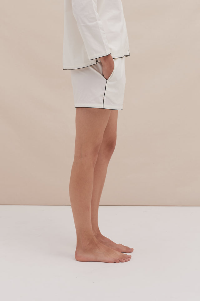 402 Shorts Cream